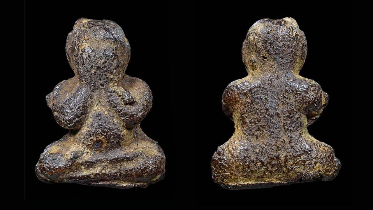 พระปิดตา พิมพ์ตะพาบ เนื้อผงจุ่มรัก หลวงปู่เอี่ยม วัดสะพานสูง ของซุ้มไชยเจริญ.