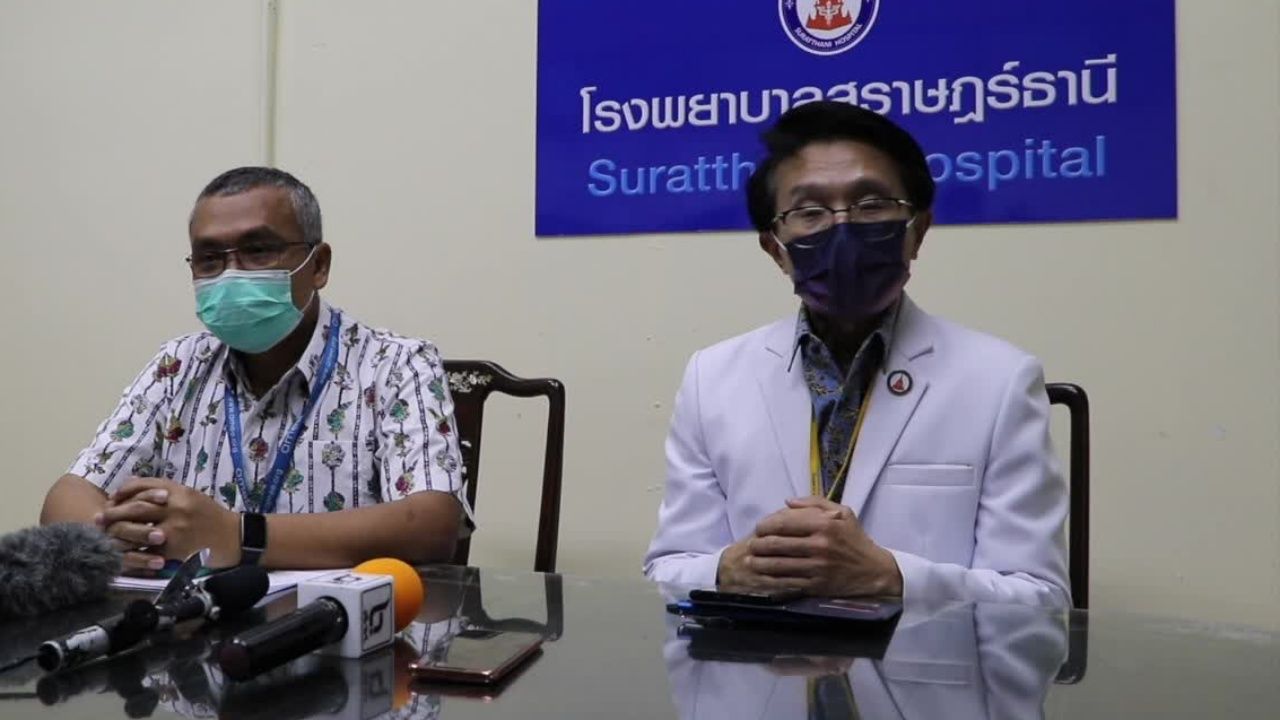 นายแพทย์ศักดิ์ชัย ตั้งจิตวิทยา ผู้อำนวยการโรงพยาบาลสุราษฎร์ฯ และนายแพทย์สมศักดิ์ นิลพงศ์ ผู้ช่วยผู้อำนวยการฯ