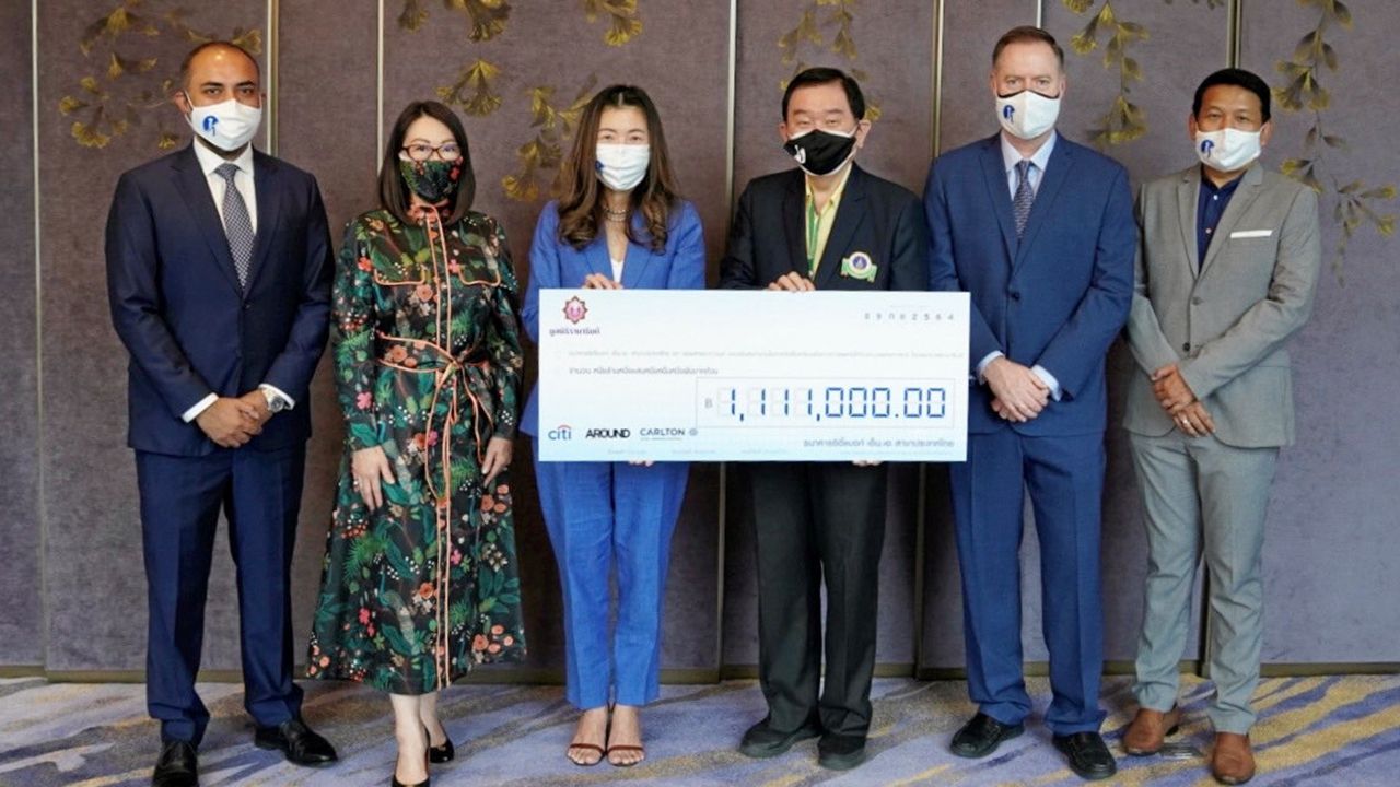 บริจาค อมรินทร์ คชรัตน์ จากนิตยสารอะราวน์ นิตยสารในเครือซิตี้แบงก์ มอบเงินจำนวน 1,111,000 บาท เพื่อจัดซื้อเครื่องมือแพทย์สถาบันการแพทย์จักรีนฤบดินทร์ โดยมี ศ.ดร.นพ.พรชัยสิมะโรจน์ อาจารย์คณะแพทยศาสตร์ รพ.รามาธิบดี เป็นผู้รับมอบ ที่โรงแรมคาร์ลตัน วันก่อน.