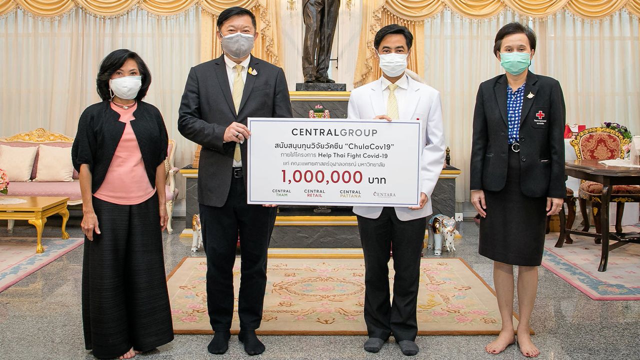 ทุนวิจัย พิชัย จิราธิวัฒน์ และ สุพัตรา จิราธิวัฒน์ จากเซ็นทรัลกรุ๊ป มอบเงินจำนวน 1,000,000 บาท ในโครงการ Help Thai Fight Covid-19 ให้ ศ.นพ.สุทธิพงศ์ วัชรสินธุ เพื่อสนับสนุนทุนวิจัยวัคซีน ChulaCov19 คณะแพทยศาสตร์ จุฬาลงกรณ์มหาวิทยาลัย ที่ศาลาทินทัต วันก่อน.