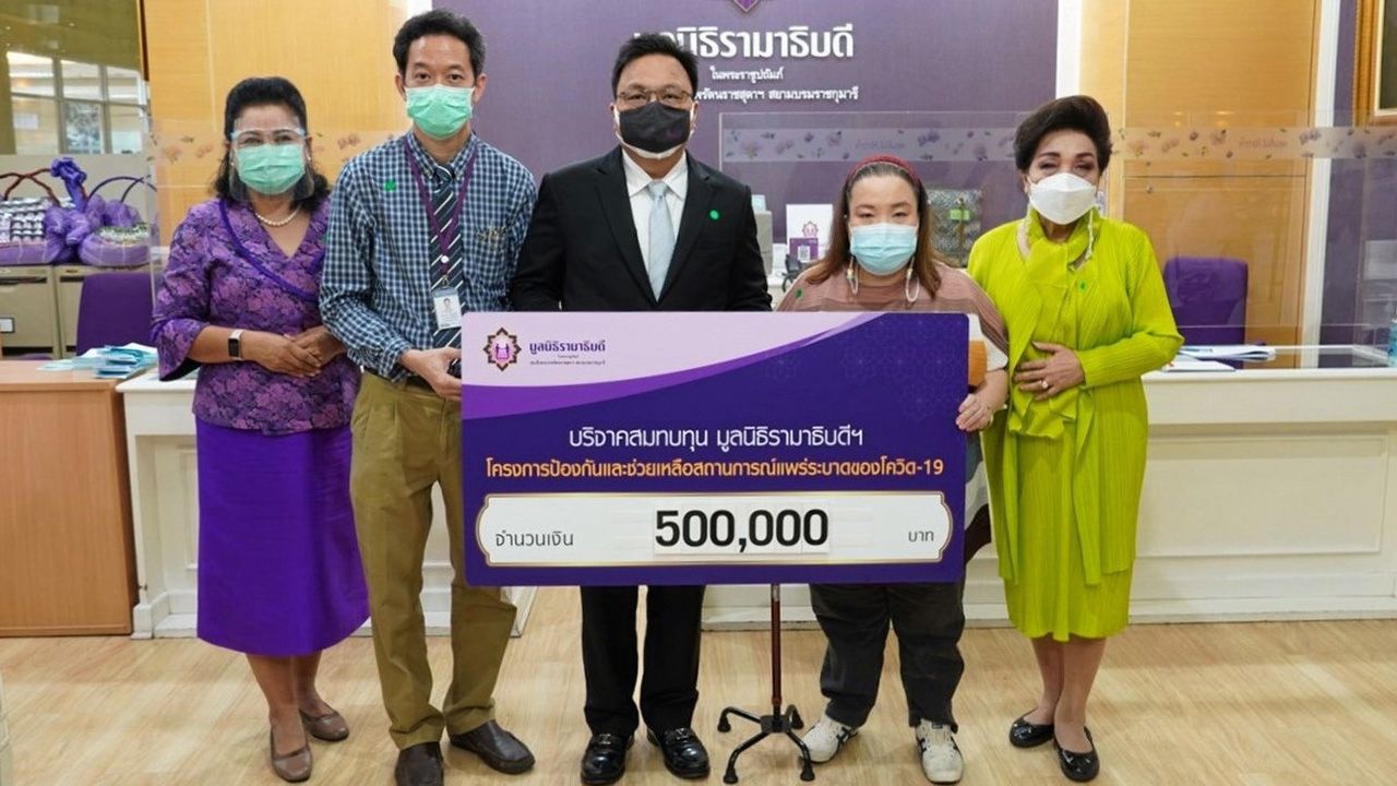 สมทบทุน สมศักดิ์–สุมาลี ศรีสุภรวาณิชย์ จากห้างหุ้นส่วนสุรัตนพัฒการทอ มอบเงินจำนวน 500,000 บาท เพื่อสมทบทุนมูลนิธิรามาธิบดี โครงการป้องกันและเพื่อช่วยเหลือสถานการณ์แพร่ระบาดโรคโควิด-19 โดยมี รศ.นพ.อัตถพร บุญเกิด เป็นผู้รับมอบ ที่ สนง.มูลนิธิรามาธิบดี วันก่อน.