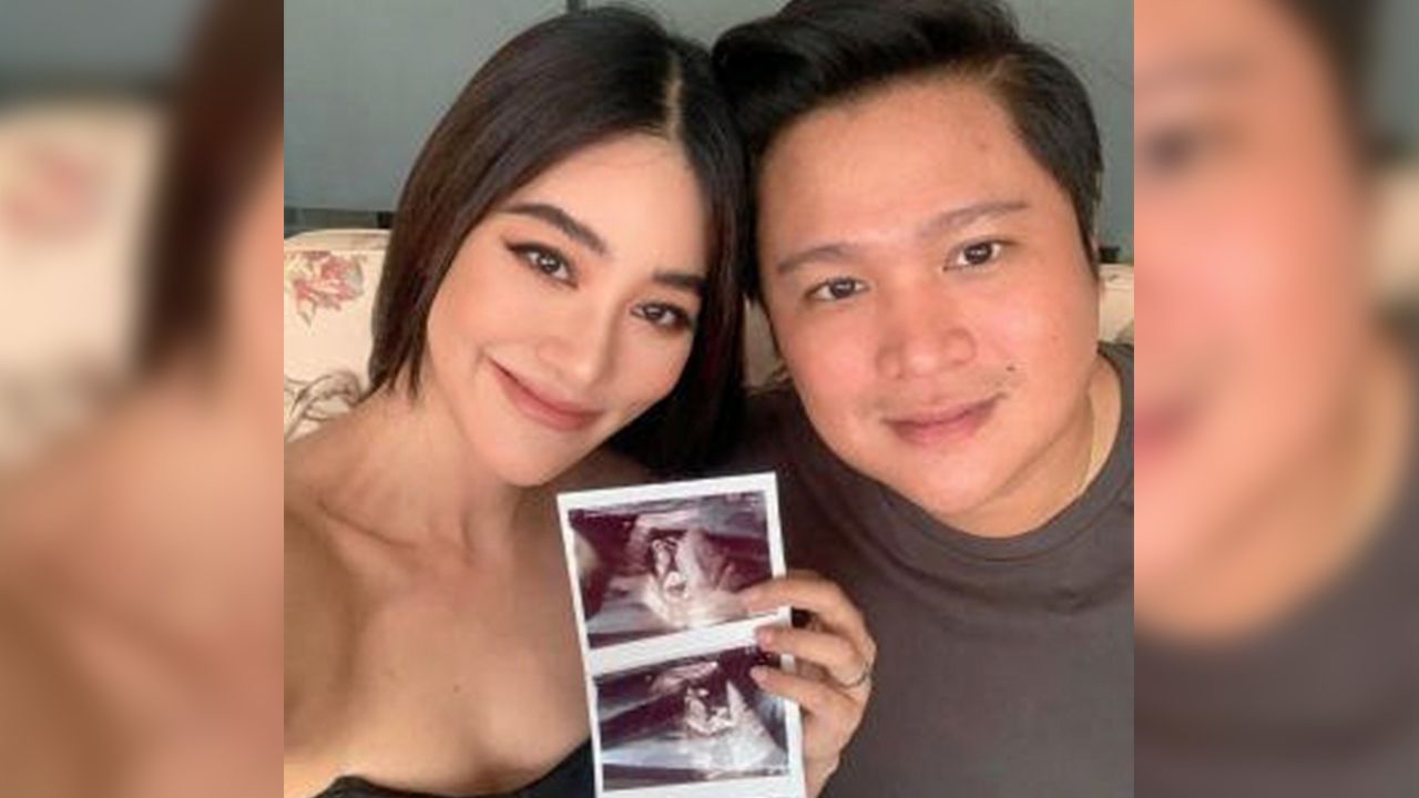 แต่งงานกันมา 3 ปี มาวันนี้ พิตต้า ณ พัทลุง ควงคุณสามีนักธุรกิจ อ๊อฟ-พลช ออกมาโชว์ภาพอัลตราซาวนด์ พร้อมประกาศข่าวดีว่าท้อง 4 เดือนแล้ว...ความพยายามอยู่ที่ไหนเบบี๋อยู่ที่นั่น!