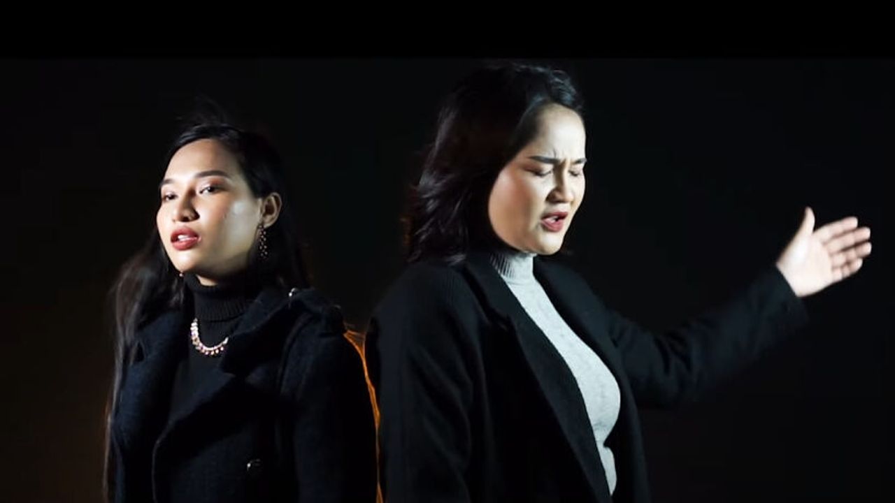 พร จันทพร และจุ๊บแจง เจนจิรา ขอบคุณภาพจากยูทูบ พอดีม่วน STUDIO