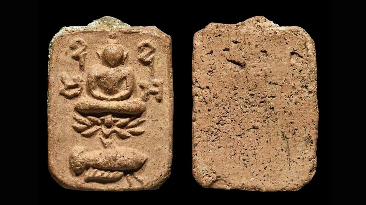 พระพิมพ์ปลากัด หลวงพ่อปาน วัดบางนมโค อยุธยา ของศูนย์พระเครื่องธนบุรี