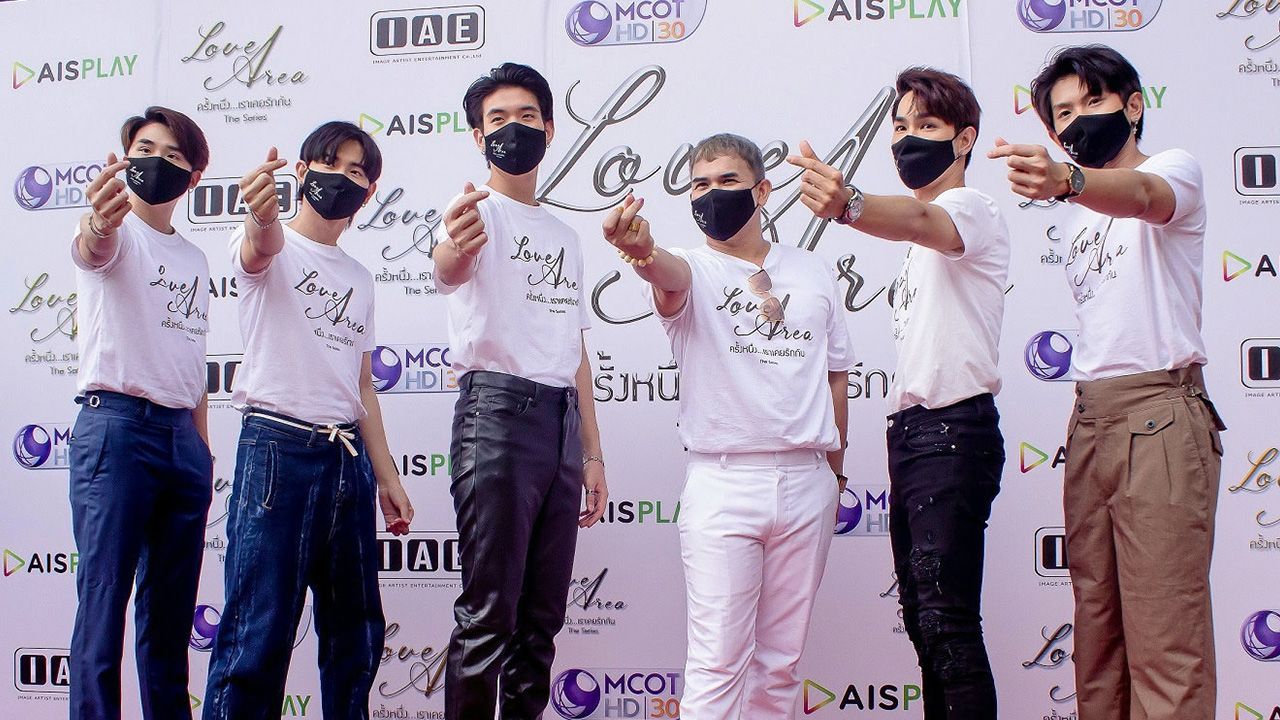 ฤกษ์ดี - ดอร์เช่ ธีรเดช พวงศิริ ผู้บริหาร บริษัท IAE อิมเมจ อาร์ตทิส เอ็นเทอร์เทนเมนท์ จำกัด นำทีมบวงสรวงเปิดกล้องซีรีส์วายเรื่องที่ 2 “Love Area ครั้งหนึ่ง…เราเคยรักกัน The Series” โดยมี กัญจน์ เตียวสุวรรณ, ชวิศพงศ์ พูสมจิตสกุล, ซอนญา ชิษณุชา วง SWEAT 16 ฯลฯ มาร่วมพิธี ณ ลานบวงสรวง หน้าศาลท้าวมหาพรหม ช่อง 9 MCOT HD วันก่อน.