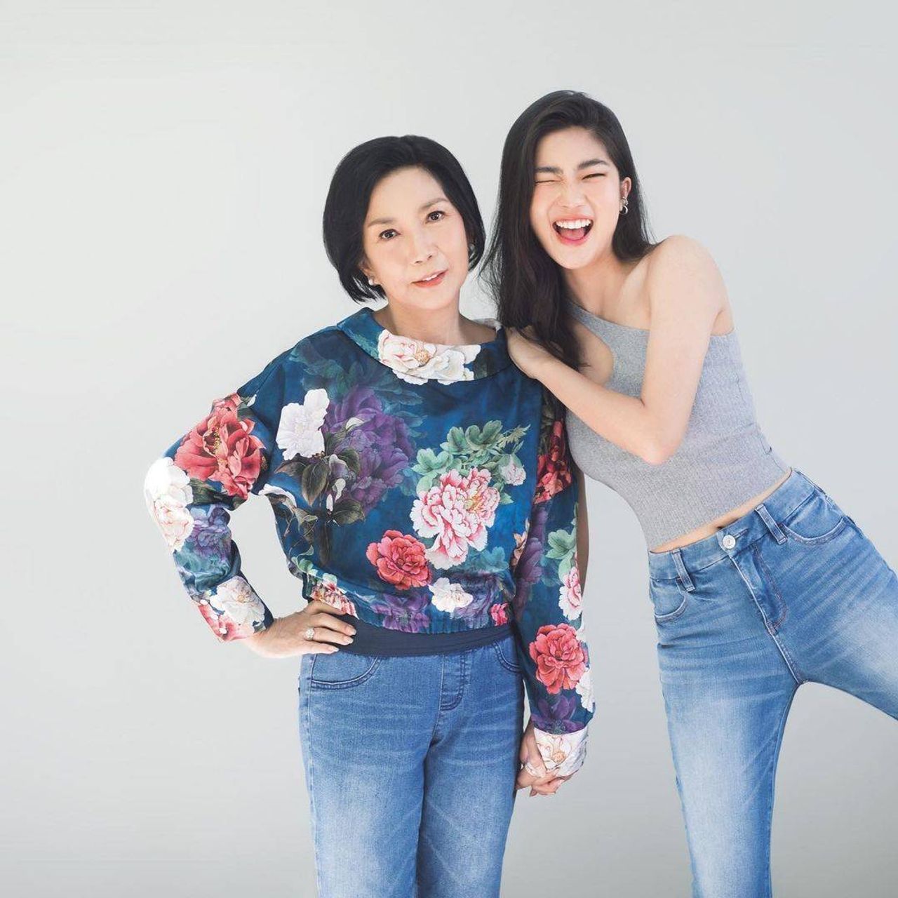 ก้อย อรัชพร และคุณแม่ ขอบคุณภาพจากไอจี @goyyog