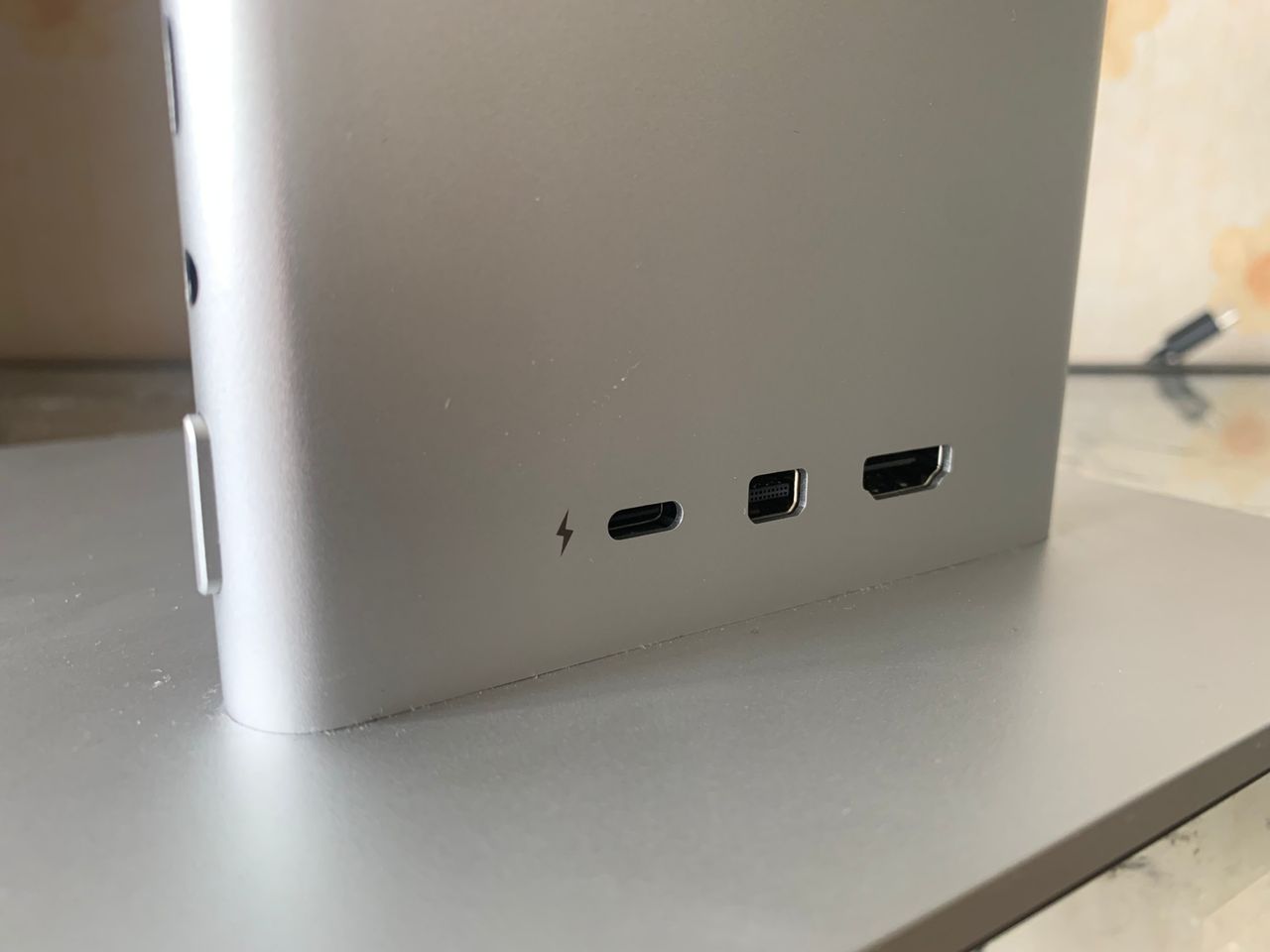 พอร์ตเชื่อมต่อต่างๆ ที่มีมาให้ใน Huawei MateView