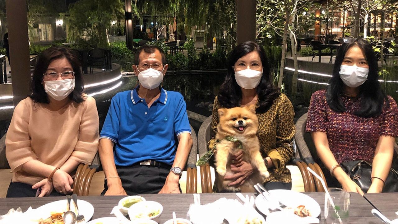 เลี้ยงรับ - มนต์ทิพย์ อุปัติศฤงค์ เลี้ยงรับ วรพรรณี ดำรงมณี อัครราชทูต ณ กรุงมอสโก ประเทศรัสเซีย ในโอกาสบินมารับบุตรสาวไปเรียนต่อ โดยมี วรพรรณ ว่องสินสวัสดิ์ ภริยา ออท. ณ กรุงมอสโก ไปร่วมด้วย ที่กรุงเทพฯ.