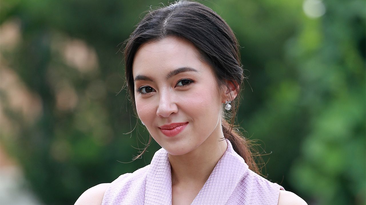 ถูกจับตาละครใหม่ของ เบลล่า-ราณี เรื่อง “Dare to Love ให้รักพิพากษา” ช่อง 3 ออนแอร์ตอนแรกคว้าเรตติ้ง 2.6 ก็ถือว่าสอบผ่าน เพราะชน “หลงกลิ่นจันทร์” โค้งสุดท้ายพอดี๊.
