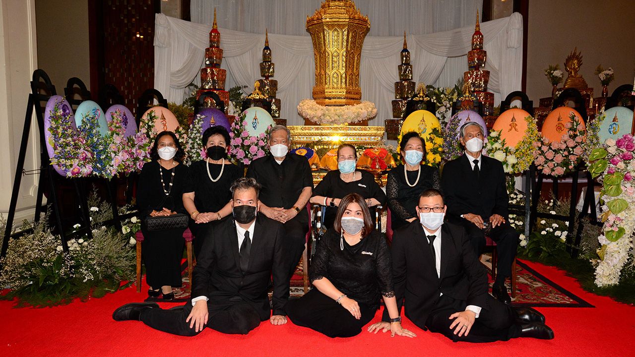 สู่สุคติ พล.อ.ไสววิทย์ เสนาณรงค์ เป็นประธานในพิธีสวดพระอภิธรรมศพ ทวีศักดิ์ เสนาณรงค์ สามี ท่านหญิงปัทมนรังษี เสนาณรงค์ โดยมี ณรงค์ศักดิ์ เสนาณรงค์, พ.อ.หญิง เปรมจิตต์ กาญจนัษฐิติ และ ดร.บวรพรรณ รัฐประเสริฐ มาร่วมในพิธีด้วย ที่วัดเทพศิรินทราวาส วันก่อน.