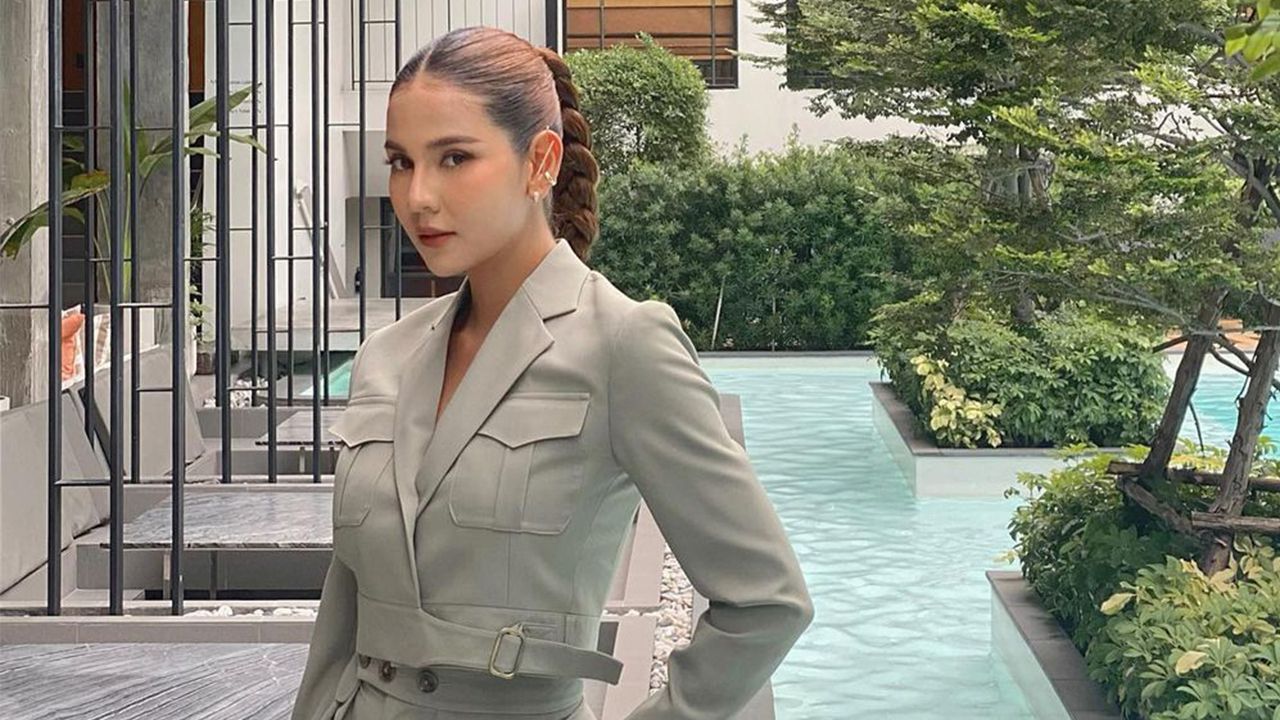 แม้โดนช่อง 7 ฉีกสัญญาแบบฟ้าผ่าในหน้าร้อน แต่ดาราสาว หมิว-สิริลภัส ก็ยังเดินหน้าทำดี ตื่นแต่เช้าทำข้าวกล่องออกไปแจก จ่ายให้คนเดือดร้อนจากโควิด-19...ทั้งที่ตัวเองก็เดือดร้อนเหมือนกัน!
