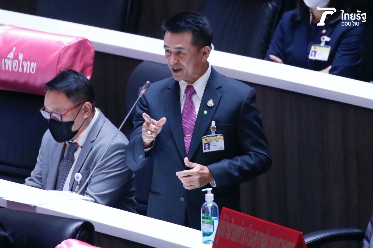 นายแพทย์ชลน่าน ศรีแก้ว  ส.ส.น่าน พรรคเพื่อไทย 