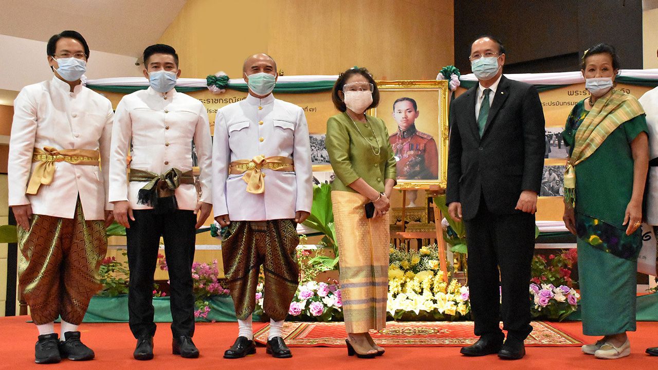 น้อมรำลึก ศ.ดร.มณีรัตน์ สวัสดิวัตน์ ณ อยุธยา จัดงาน “วันน้อมรำลึกพระบาทสมเด็จพระปกเกล้าเจ้าอยู่หัว” ครั้งที่ 1 โดยมี รศ.ดร.เสถียร ธัญญศรีรัตน์, รศ.ดร.อนุชาติ ศรีศิริวัฒน์ และ พล.ต.หญิง พูลศรี เปาวรัตน์ มาร่วมงานด้วย ที่สถาบันเทคโนโลยีปทุมวัน วันก่อน.