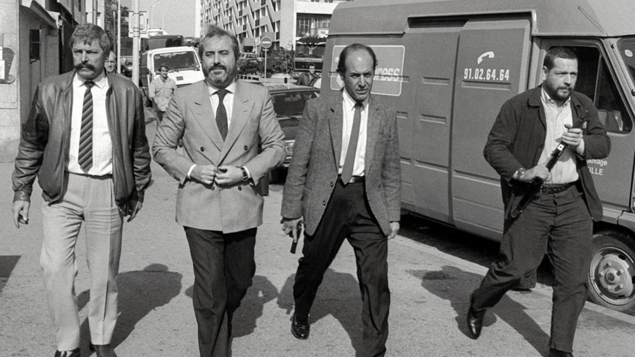 (คนที่ 2 จากซ้าย) โจวานนี ฟัลโคนี อัยการคนดังของอิตาลี