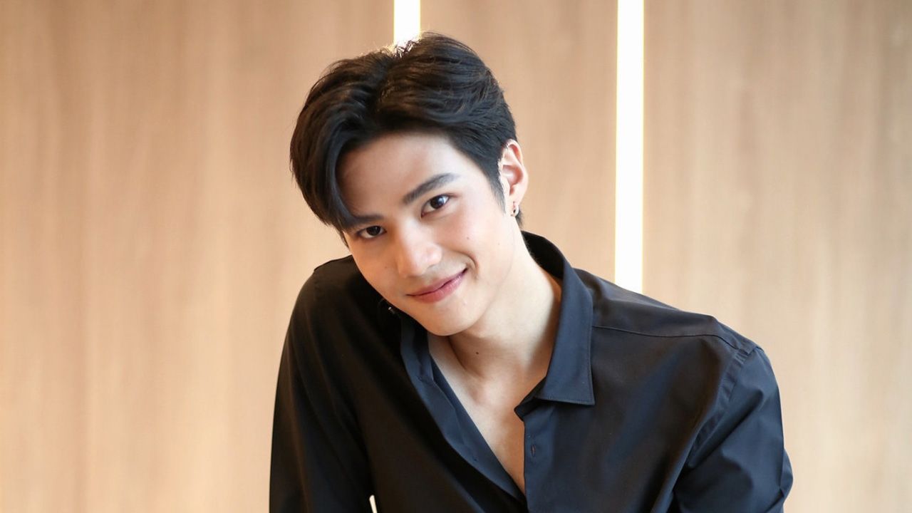 เปิดฉากมาแฟนๆ ก็กรี๊ดสนั่นโซเชียล กับมาดหล่อเท่ของหนุ่มตาทิพย์ แบงค์-ธิติ ในละคร “จิตสังหาร” จนสาวๆ พร้อมใจกันต่อคิวอยากให้ แบงค์ มองตามั่งจะได้รู้ใจ.