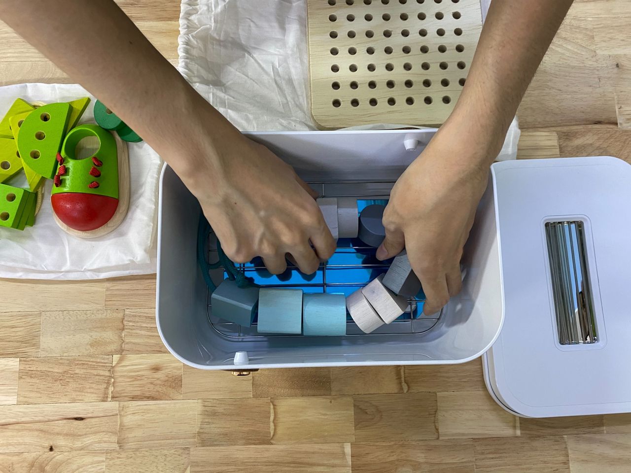 การล้างทำความสะอาดของเล่น