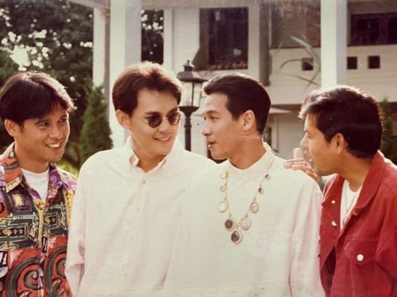 (ซ้ายสุด) แด๊กซ์ ลิขิต ถัดมา ตั้ว ศรัณยู และ อ๊อฟ พงษ์พัฒน์