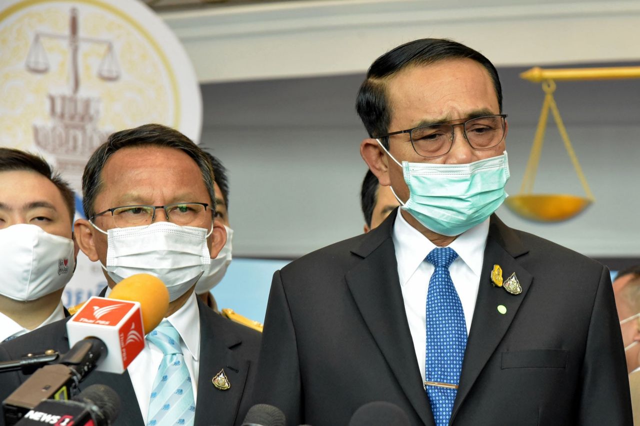 พล.อ.ประยุทธ์ จันทร์โอชา นายกรัฐมนตรีและรมว.กลาโหม กับ นายสมศักดิ์ เทพสุทิน รมว.ยุติธรรม ในฐานะรองหัวหน้าพรรคพลังประชารัฐ (พปชร.)