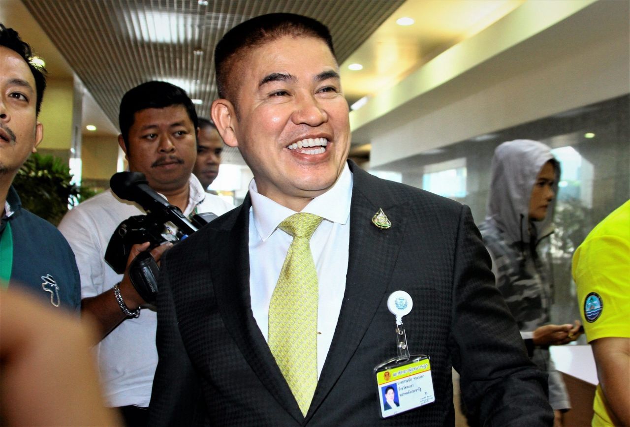 ร.อ.ธรรมนัส พรหมเผ่า รัฐมนตรีช่วยว่าการกระทรวงเกษตรและสหกรณ์ และ ส.ส. พะเยา พรรคพลังประชารัฐ 