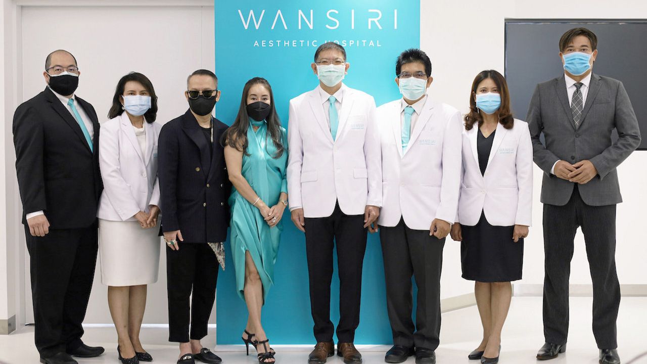 อบรมให้เก่ง - นพ.ศรัณย์ วรรณจำรัส จัดกิจกรรม “WANSIRI : My Looks My Future” การอบรมพัฒนาบุคลิกภาพและด้านการบริการให้พนักงาน โดยมี สมบัษร ถิระสาโรช, กิตติยา วงศ์สกุลเกษม และ วนิก มโนมัยพิบูลย์ มาร่วมงานด้วย ที่โรงพยาบาลวรรณสิริ ถ.พระราม 3 วันก่อน.