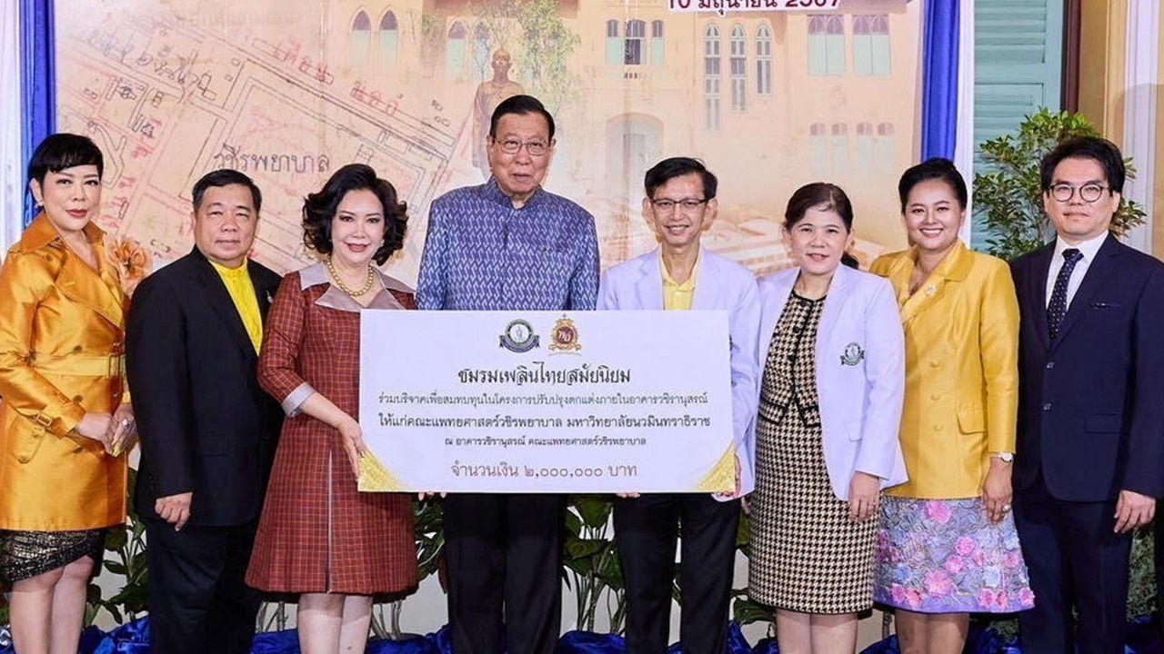 สมทบทุน - พรเพชร วิชิตชลชัย ประธานวุฒิสภา เป็นประธานในพิธีรับมอบเงินจำนวน 2,000,000 บาท จาก ม.ล.ปุญยนุช เกษมสันต์ ดุลยจินดา เพื่อสมทบทุนโครงการปรับปรุงตกแต่งภายในอาคารวชิรานุสรณ์ โดยมี รศ.นพ.จักราวุธ มณีฤทธิ์ เป็นผู้รับมอบ ที่โรงพยาบาลวชิระ วันก่อน. 