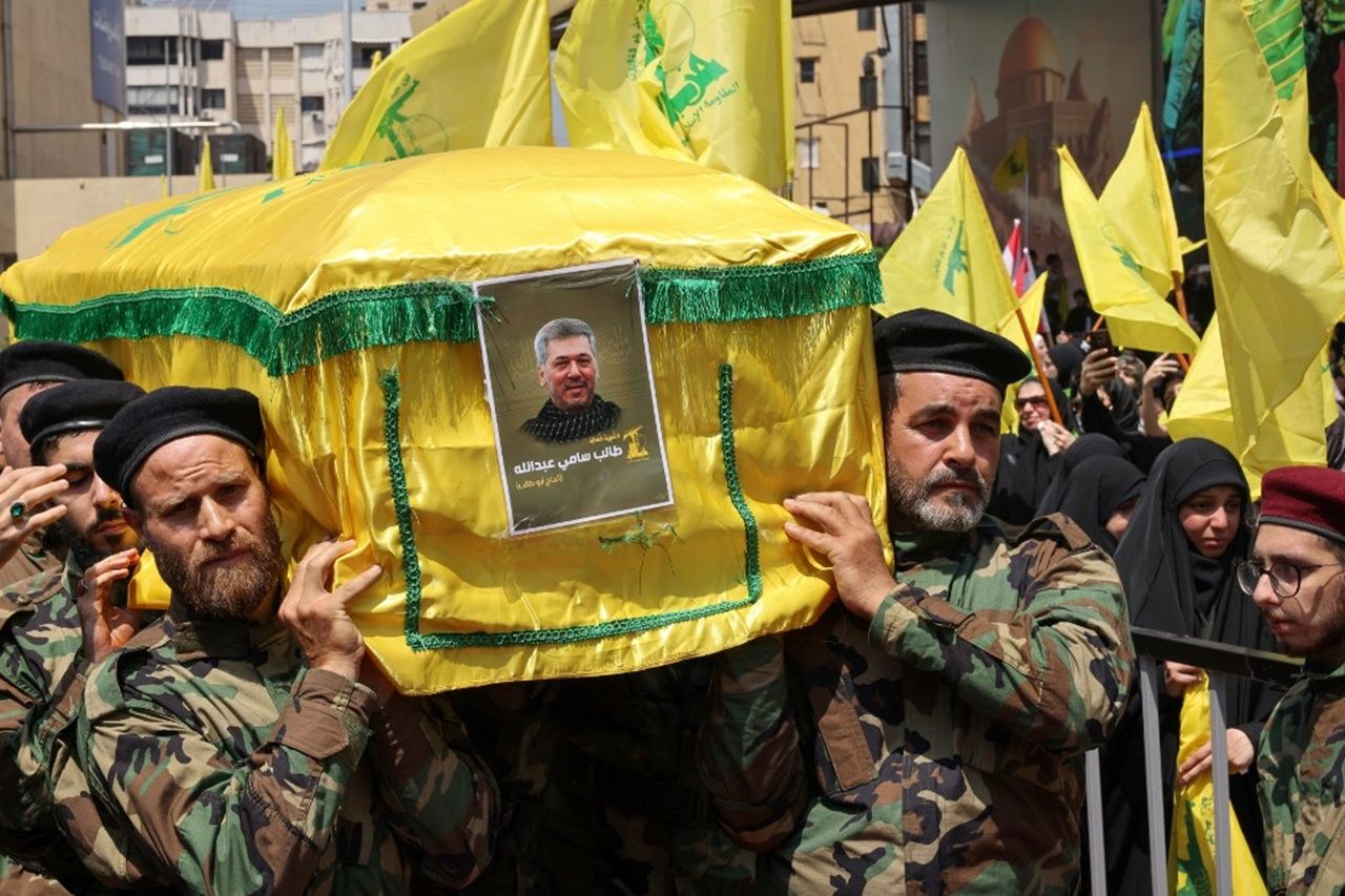พิธีศพนาย ตาเล็บ อับดุลเลาะห์ ผู้บัญชาการอาวุโสของฮิซบอลเลาะห์ที่ถูกอิสราเอลสังหาร