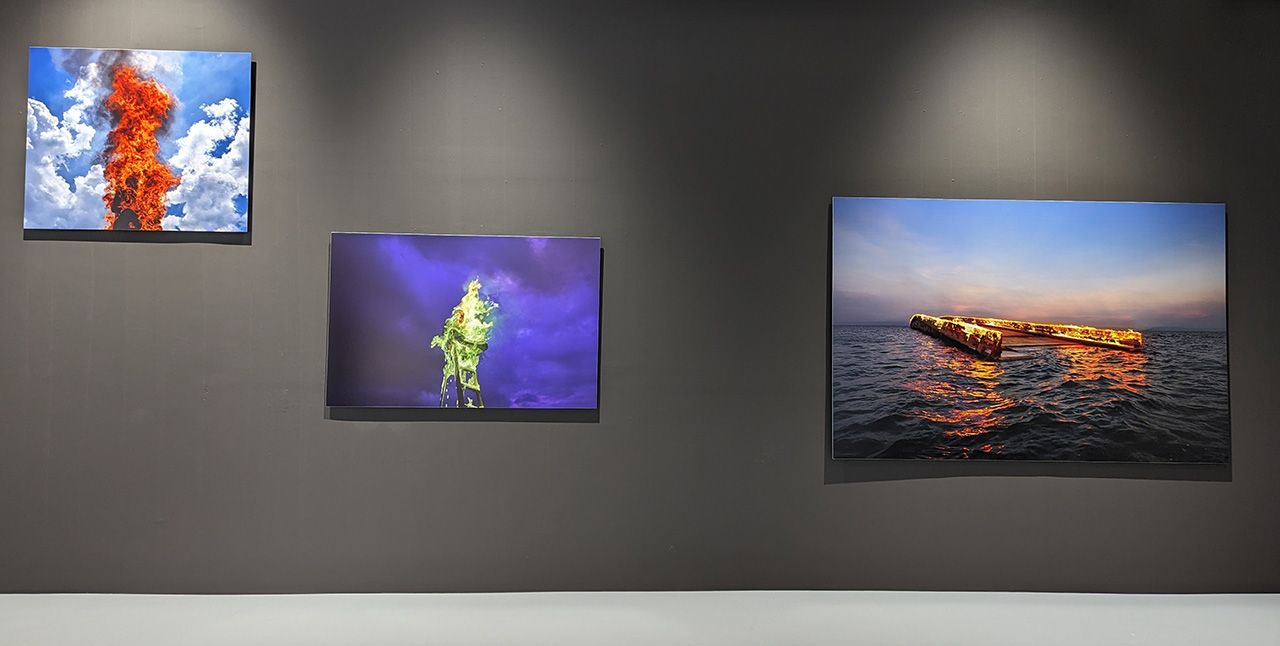 ภาพชุด The Entrapment และ Love & Fire โดย ธนพล แก้วพริ้ง