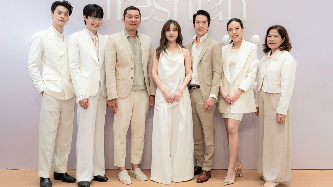 ตามไปซื้อ - พิธาน องค์โฆษิต, มหิธร พงษารัตน์ และ อารียา เตชานันท์ เปิดตัว freshian Pop-up Store แบรนด์เครื่องสำอางวีแกนจากเกาหลี พร้อมมอบประสบการณ์การแต่งหน้าผสานการดูแลผิวไปด้วยกัน โดยมี สุชาร์ มานะยิ่ง มาร่วมงานด้วย ที่พารากอน ดีพาร์ทเม้นท์สโตร์ วันก่อน.