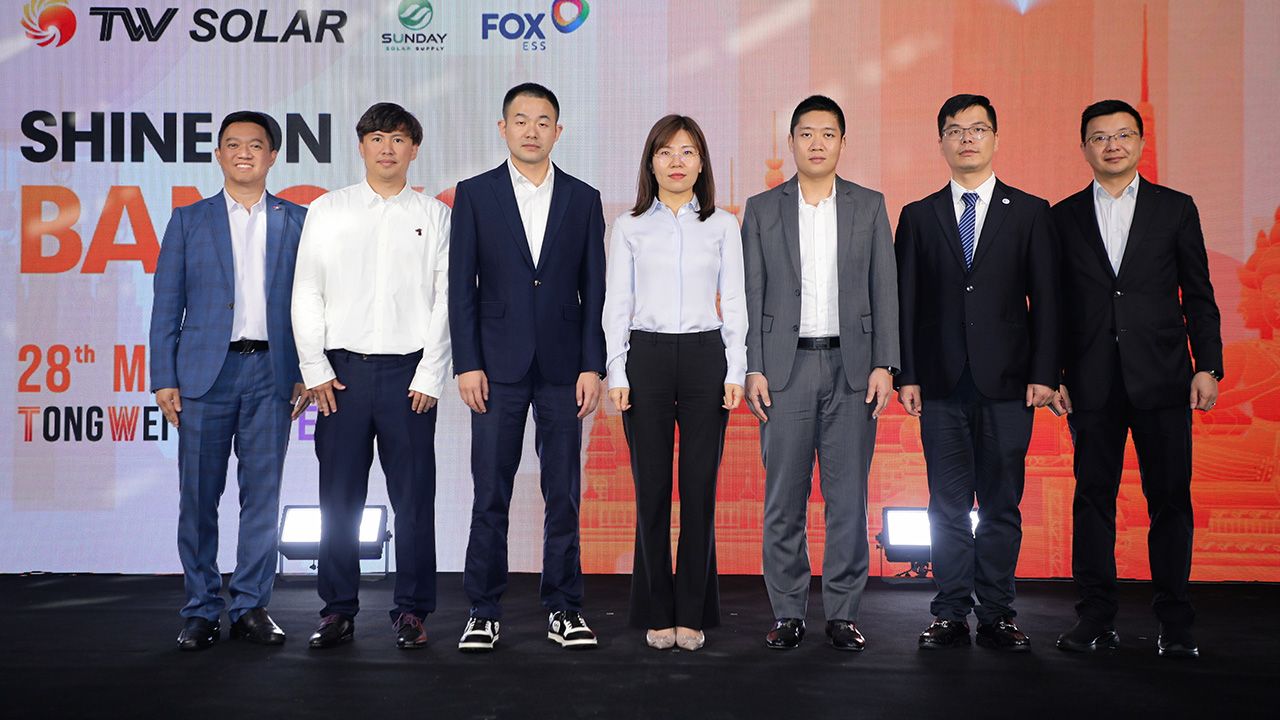 โซลาร์เซลล์ - ลี่ เหยียน และ ไลเลน หลิว เปิดตัว “TNC-G12/G12R” กลุ่มผลิตภัณฑ์แผงโซลาร์เซลล์ใหม่ให้ประสิทธิภาพของเซลล์แสงอาทิตย์ดีขึ้น พร้อมร่วมสนับสนุนการติดตั้งในภาคครัวเรือน โดยมี แจ๊ค สวี๋ และ ไตรวินิจ ตู้จินดา มาร่วมงานด้วย ที่บ้านปาร์คนายเลิศ วันก่อน.
