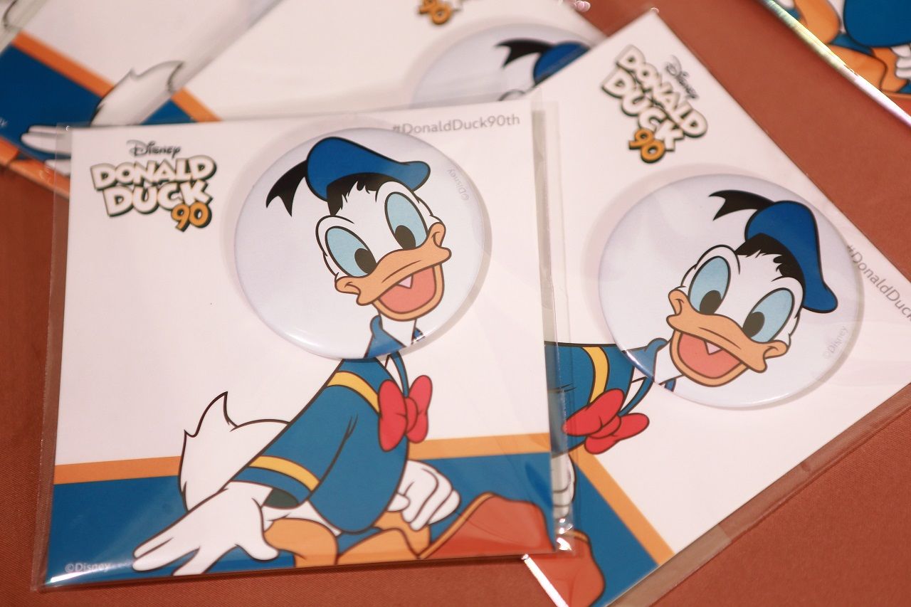 สะสมสแตมป์ครบ 6 ดวง ได้รับเข็มกลัด Donald Duck (โดนัลด์ ดั๊ก) ไปเป็นที่ระลึก