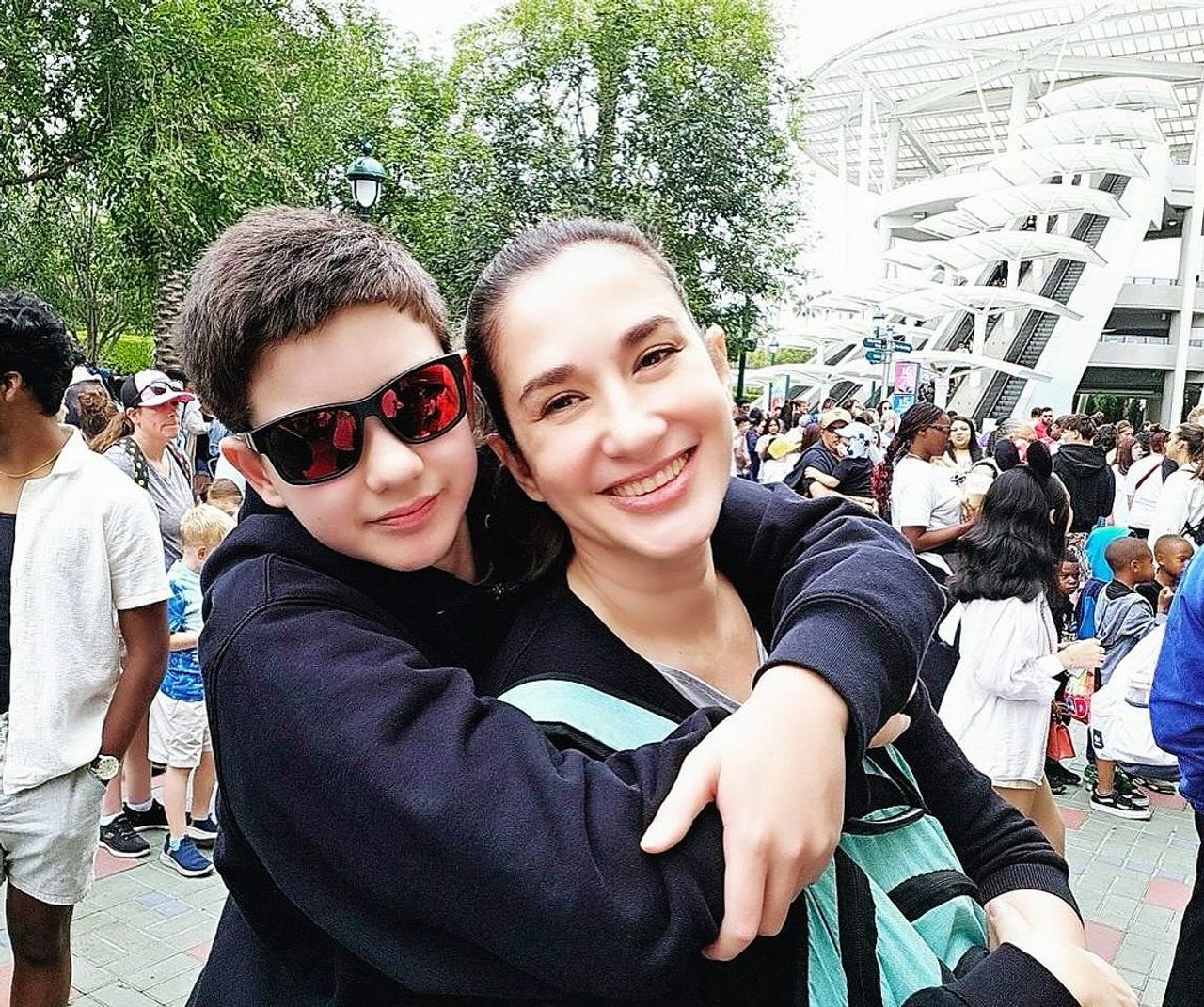 ภาพน้องวิน ล่าสุด ที่ถ่ายกับแม่เยลหลี อายุ 12 ปี เริ่มโตเป็นหนุ่มแล้ว