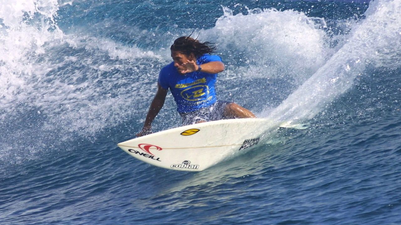 ทามาโย แพร์รี นักเล่นเซิร์ฟมืออาชีพ และร่วมแสดงในภาพยนตร์เรื่อง  ‘ไพเรทส์ ออฟ เดอะ แคริบเบียน’