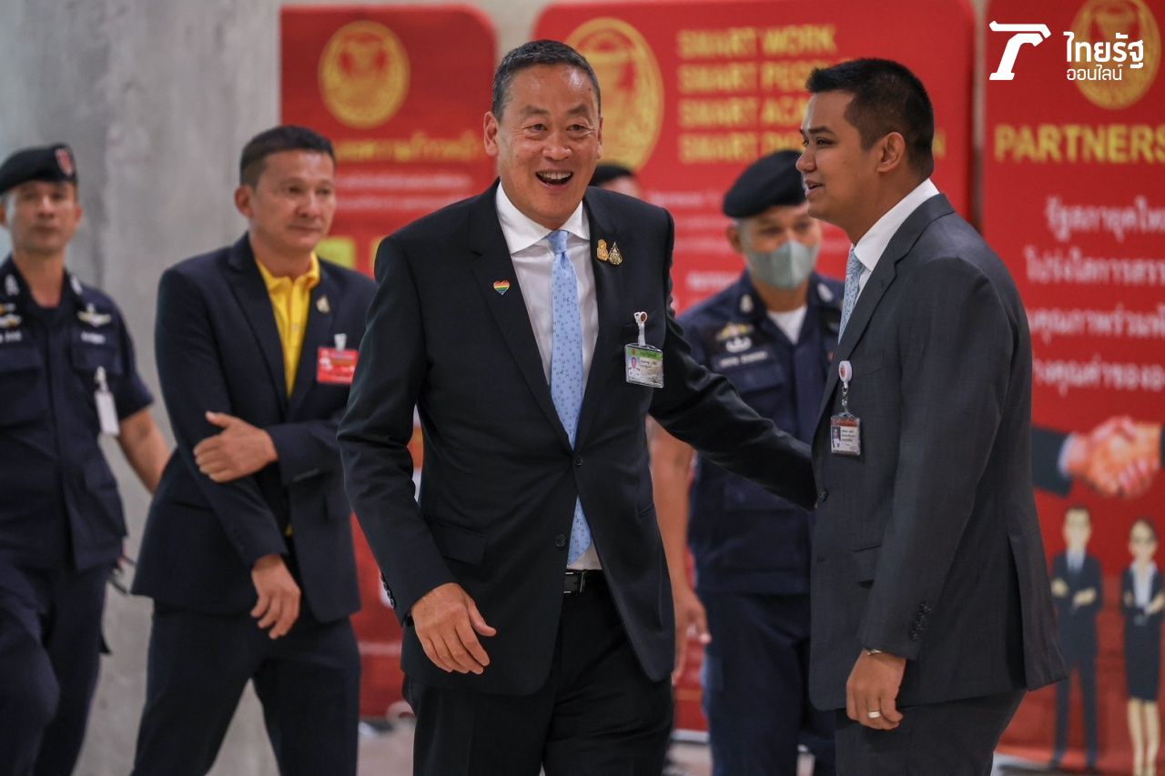 นายกฯ เศรษฐา และ นายชัยชนะ เดชเดโช สส.นครศรีธรรมราช ในฐานะรองหัวหน้าพรรคประชาธิปัตย์ ทักทายกันก่อนอภิปรายงบฯ 68