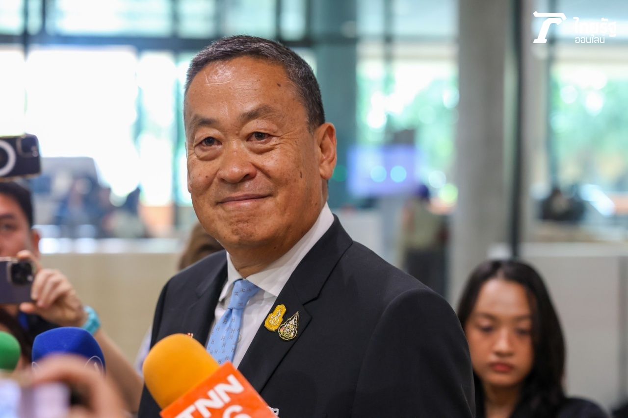 นายเศรษฐา ทวีสิน นายกรัฐมนตรี ยิ้มโชว์สื่อหลังหายป่วยโควิด-19