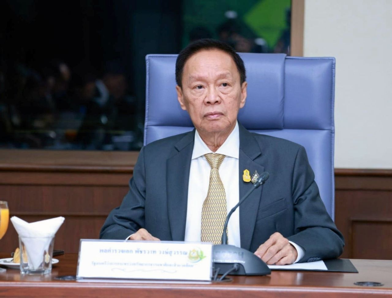 พล.ต.อ.พัชรวาท วงษ์สุวรรณ รองนายกรัฐมนตรี และรัฐมนตรีว่าการกระทรวงทรัพยากรธรรมชาติและสิ่งแวดล้อม