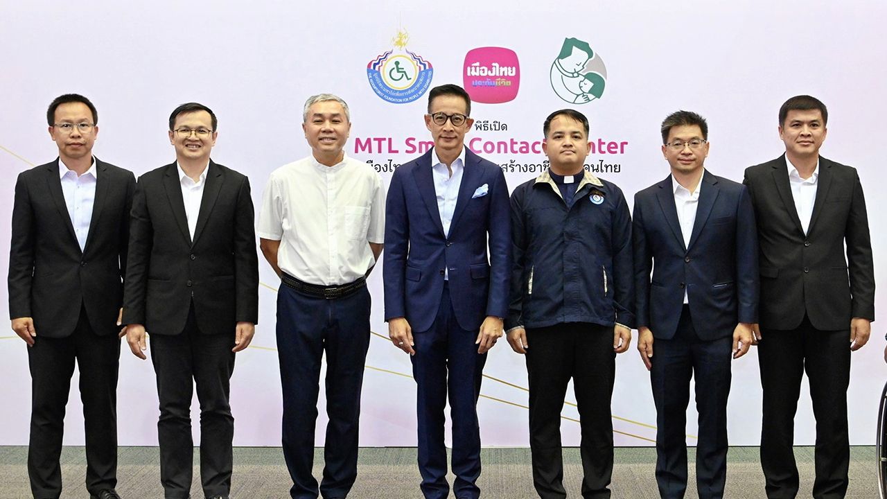 สร้างอาชีพ - สาระ ล่ำซำ, สุขุม ธนะสิงห์ และ ก่อเกียรติ ดีศรี เปิด “MTL Smile Contact Center” ศูนย์บริการลูกค้าทางโทรศัพท์เพื่อส่งเสริมทักษะวิชาชีพให้ผู้พิการ โดยมี วชิรพล เขมนิพิฐพนธ์ และ นริศ อจละนันท์ มาร่วมงานด้วย ที่มูลนิธิพระมหาไถ่ จ.ชลบุรี วันก่อน.