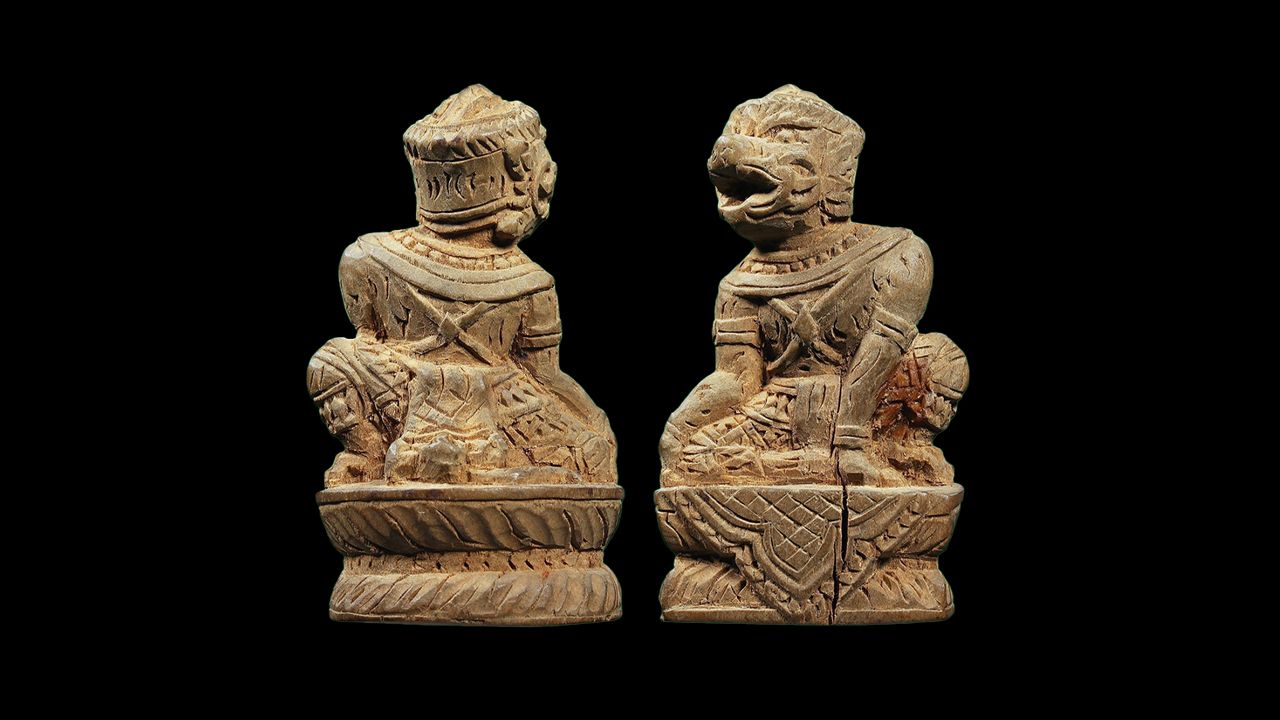 หนุมาน (ครองเมือง) ไม้แกะ หลวงพ่อสุ่น วัดศาลากุน ของกำนันมานะ คงวุฒิปัญญา.