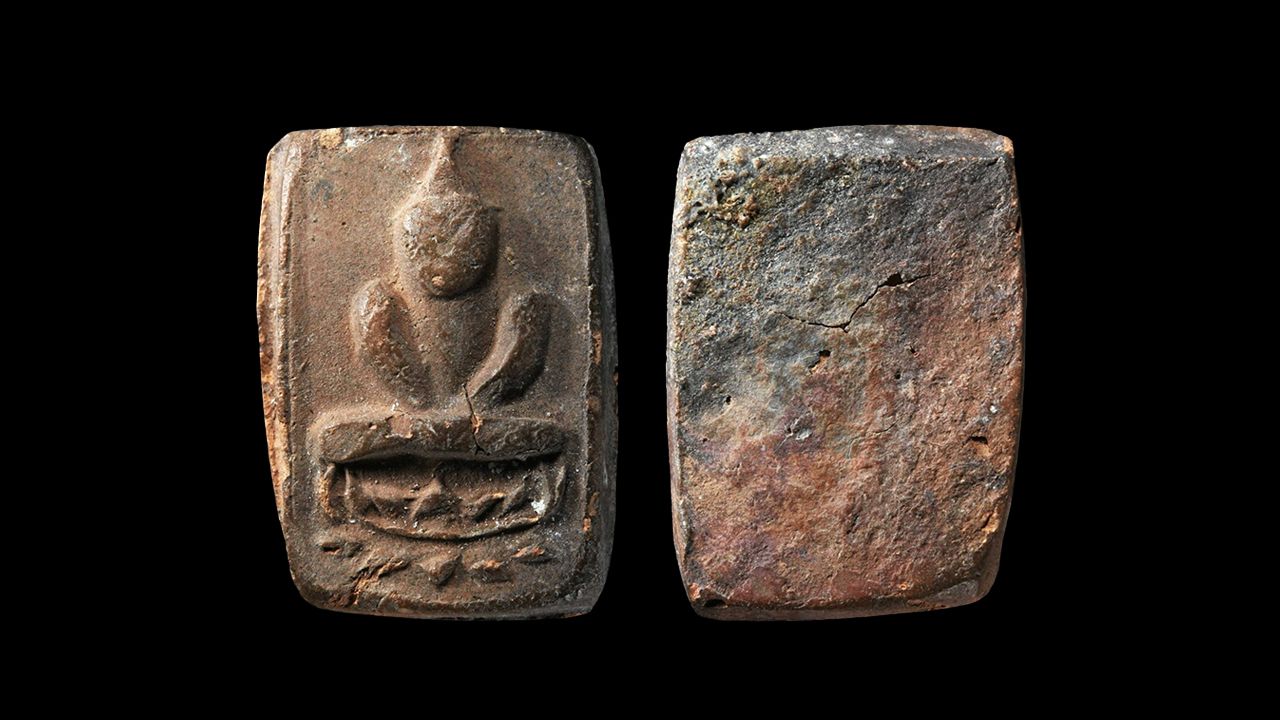 พระพิมพ์สมาธิ ฐานบัว หลวงพ่อสุ่น วัดบางปลาหมอ ของณัฐธัญ มณีรัตน์.