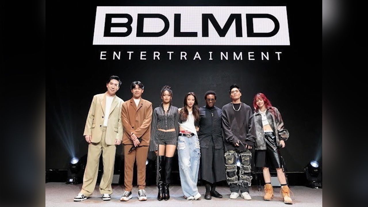 ศิลปินใหม่ ค่าย BDLMD ENTERTRAIN MENT โดย เบนช์– ชยัมพร เตรัตนชัย และ บอมบ์– รังสิมันตุ์ วัฒนาอุดมวงษ์ จัดงานเดบิวต์สเตจศิลปินหญิงเดี่ยวเบอร์แรกของค่าย “KIERA” (เคียร่า) หรือ เคียร่า–ฌานิศา แซลบ์ เปิดตัวซิงเกิลแรกเพลง MOVIN” สาดพลังแดนซ์ไฟลุกบนเวที โดยมี GAL CHANIE ผู้แต่งเพลงครูจูเลี่ยน Vocal Coach ร่วมยินดี ณ Lido Hall ชั้น 3 วันก่อน.