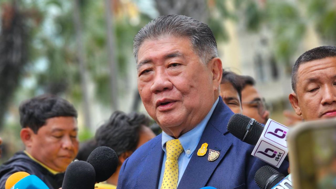 ภูมิธรรม เวชยชัย
