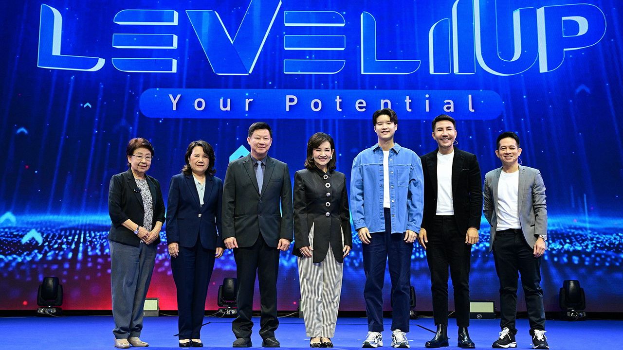 กิฟฟารีน - พญ.นลินี ไพบูลย์ จัดงาน “Giffarine Business Forum 2024” ฉลองครบรอบ 28 ปี พร้อมชูการปรับกลยุทธ์ตามเทรนด์ยุคดิจิทัล โดยมี น.ท.นพ.จักรพงศ์ ไพบูลย์, พญ.ใจทิพย์ ไพบูลย์, พงศ์พสุ อุณาพรหม และ นครินทร์ วนกิจไพบูลย์ มาร่วมงานด้วย ที่ไบเทค บางนา วันก่อน.