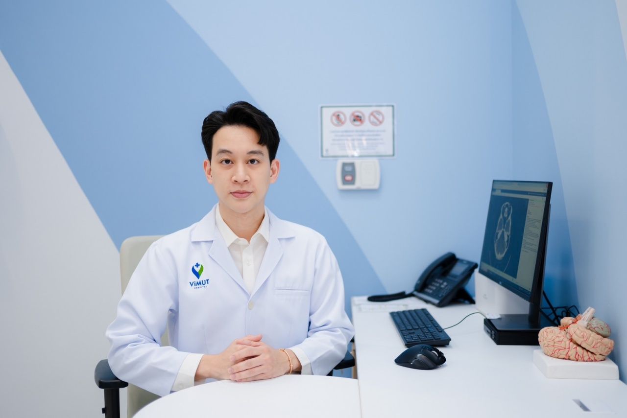 นพ.ภีมณพัชญ์ ธนชาญวิศิษฐ์ อายุรแพทย์ผู้ชำนาญการด้านประสาทวิทยา ศูนย์สมองและระบบประสาท รพ.วิมุต 