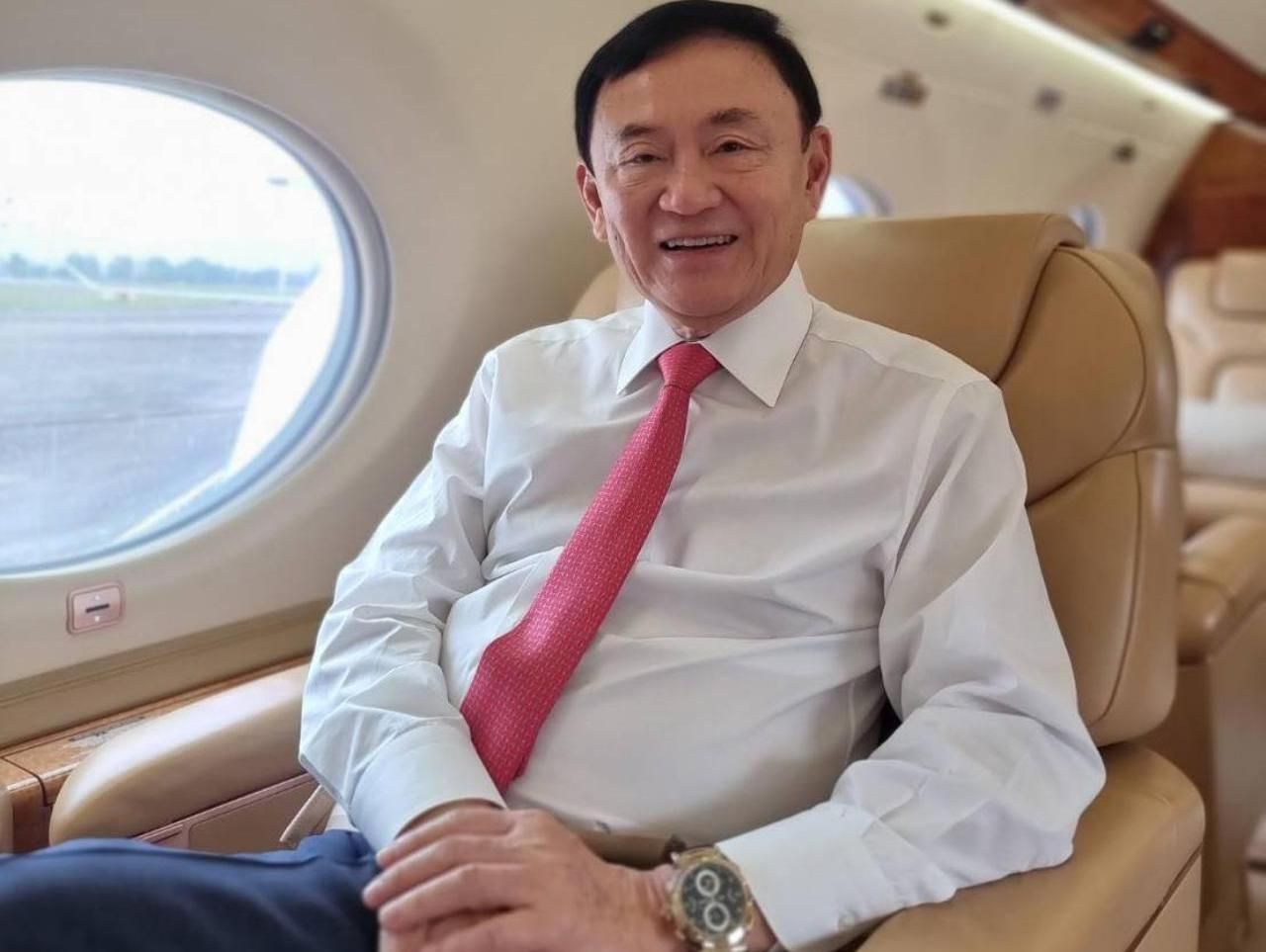 ทักษิณกลับบ้านใส่นาฬิกาหรู