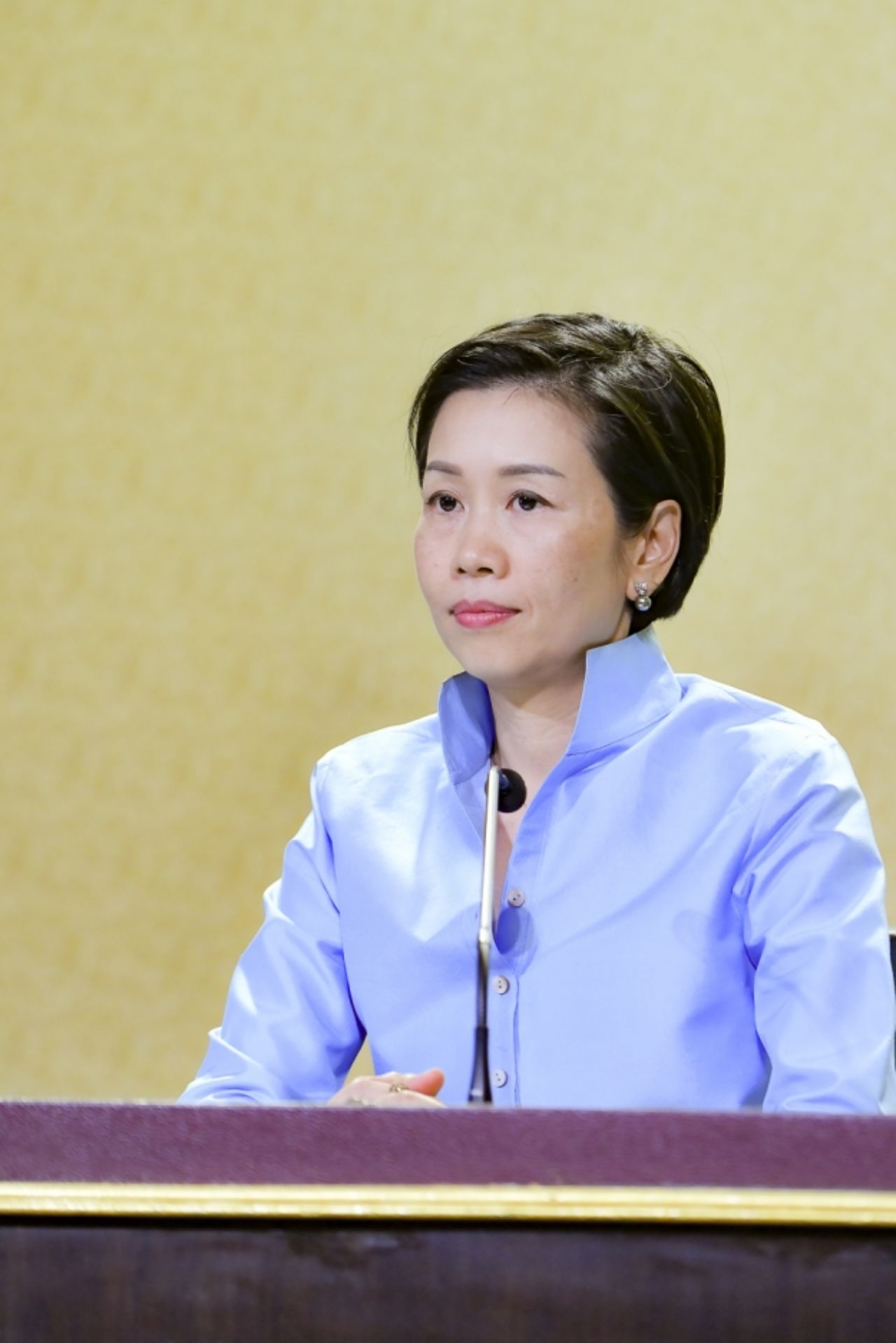 รัชดา ธนาดิเรก รองโฆษกรัฐบาล