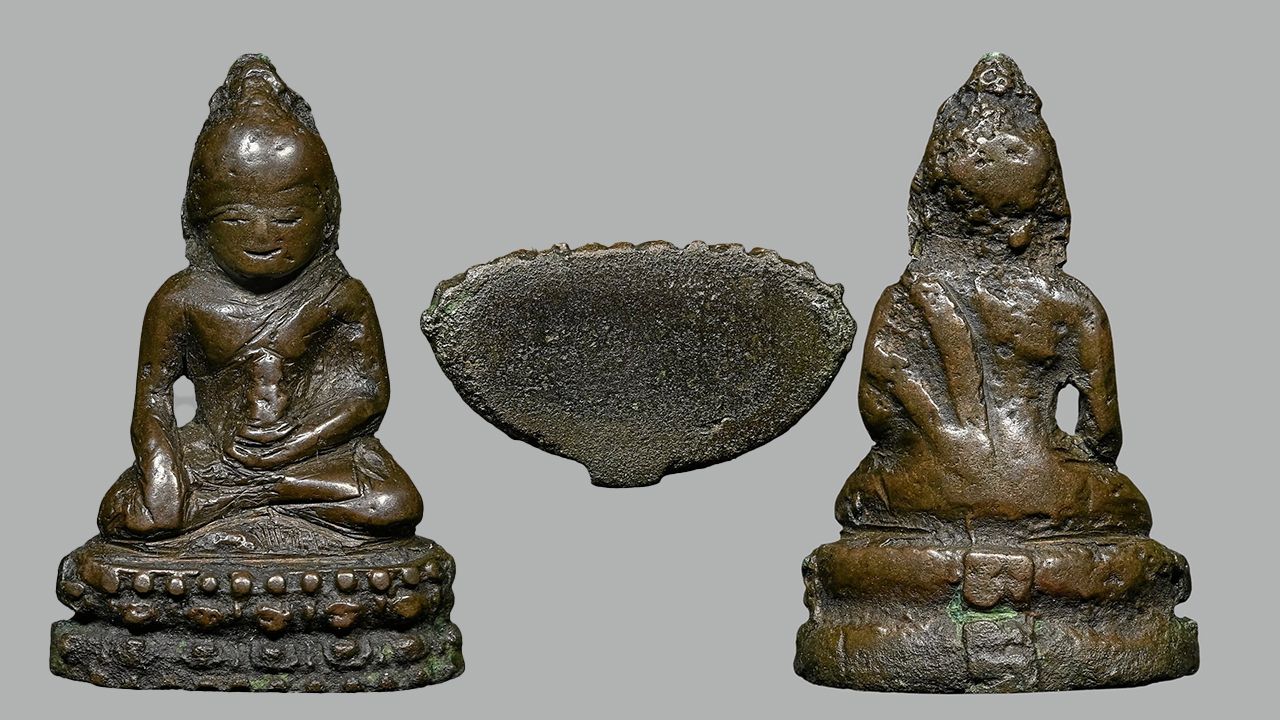 พระกริ่งปวเรศน้อย วัดบวรนิเวศ ของมีชัย เถาเจริญ.