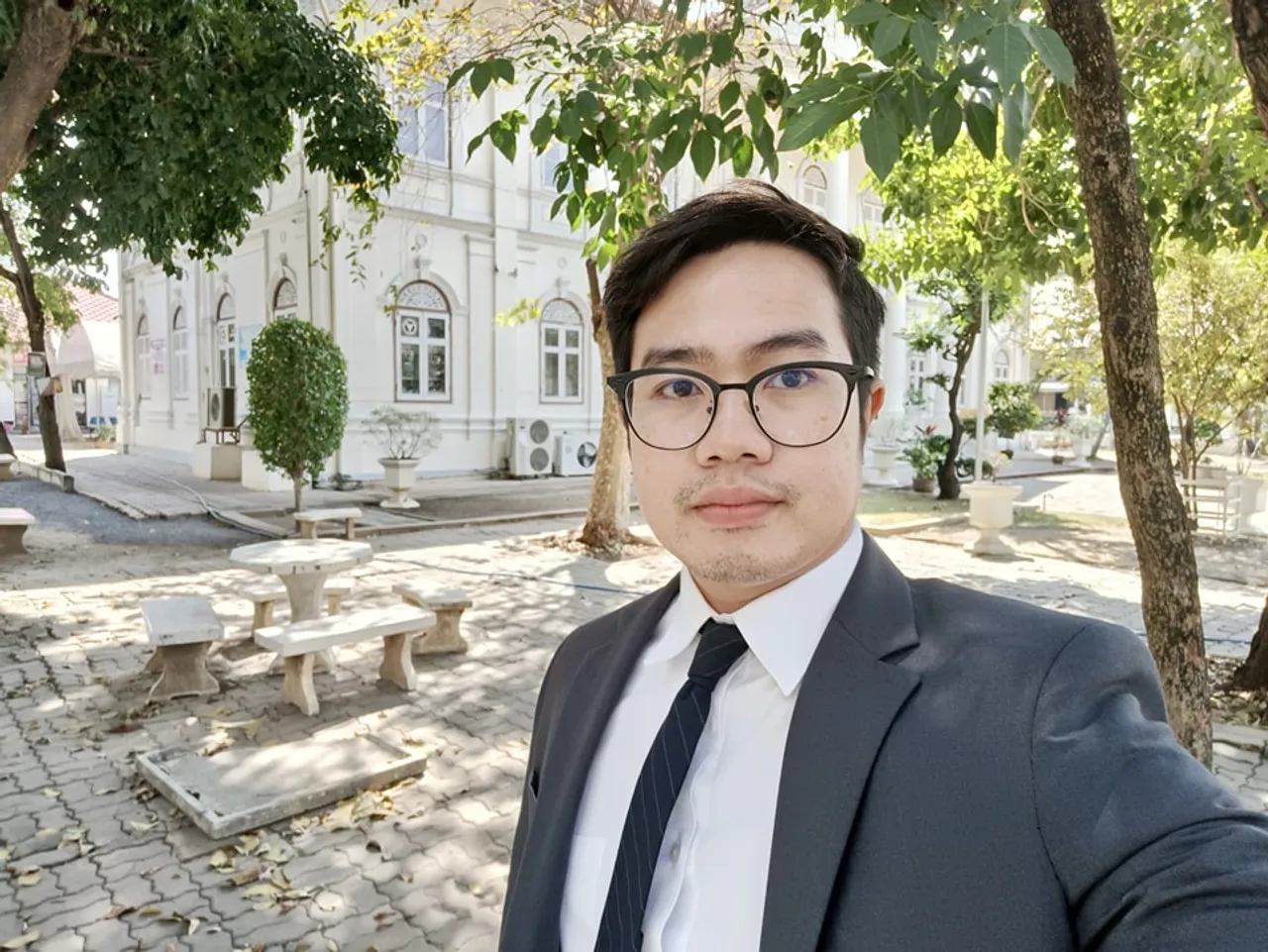 นราธิป ฤทธินรารัตน์ ทนายความด้านกฎหมายแรงงาน สำนักกฎหมายเนตินรา 