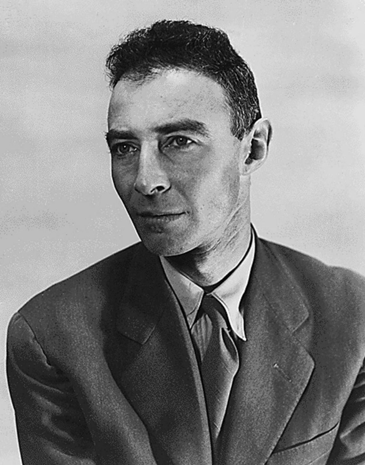“เจ.โรเบิร์ต ออปเพนไฮเมอร์ (J. Robert Oppenheimer)”