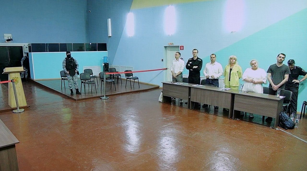 ภาพจากห้องพิจารณาคดีชั่วคราวในทัณฑนิคมหมายเลข 6 ของรัสเซีย