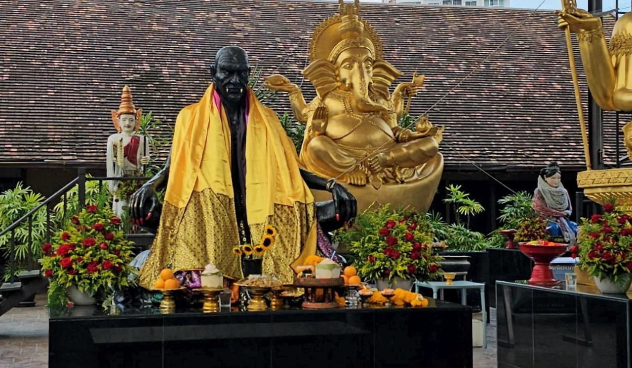 ครูกายแก้ว ภายในศาลพระพิฆเนศ อาเขตเชียงใหม่  