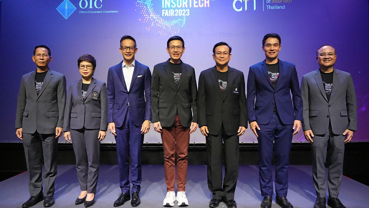 อย่าพลาด ดร.สุทธิพล ทวีชัยการ แถลงข่าวการจัดงาน “Thailand InsurTech Fair 2023” มหกรรมเทคโนโลยีประกันภัย ระหว่าง 8-10 ก.ย. ที่อิมแพ็ค เมืองทองธานี โดยมี ประภาพร ลิขสิทธิ์, สาระ ล่ำซำ และ ดร.สมพร สืบถวิลกุล มาร่วมแถลงด้วย ที่อินเด็กซ์ ครีเอทีฟ วิลเลจ วันก่อน.